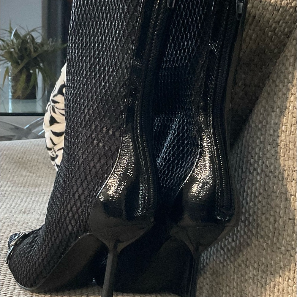 STEVE MADDEN - Black MESH BOOTIE - WORN TWICE -